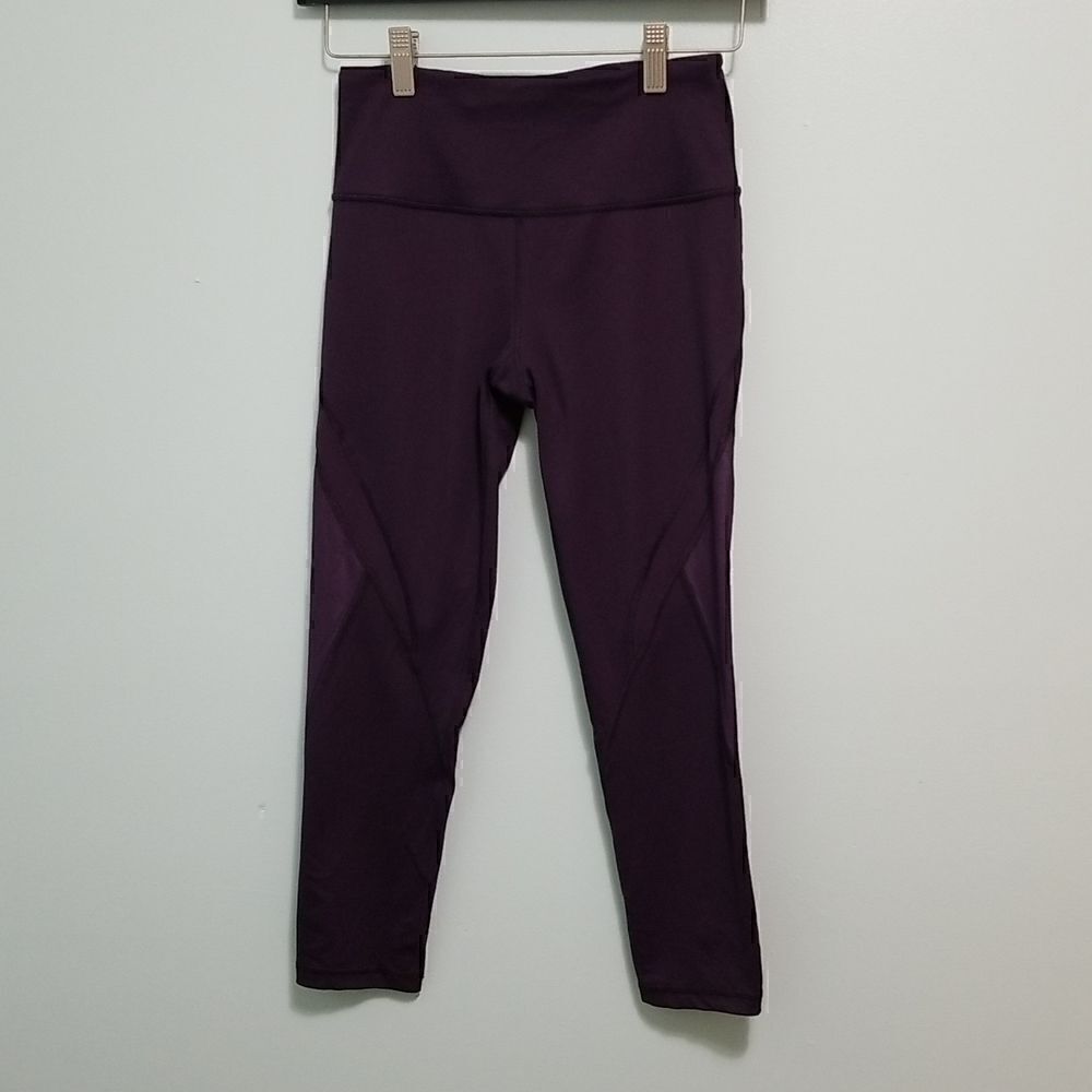 Victoria Sport, purple, Knockout capri leggings. Size XS.